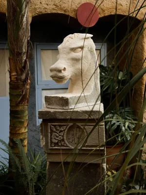 Escultura en piedra de Pasqual Àngel Girart Juan, arte contemporáneo en Mallorca.